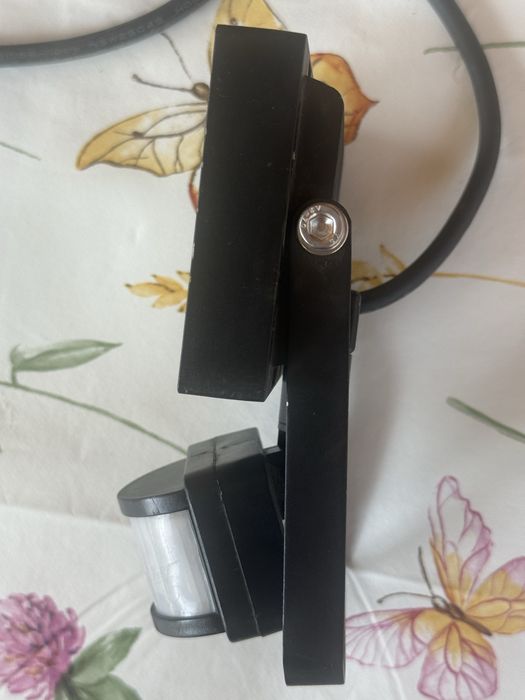 Halogen LED z czujnikiem ruchu