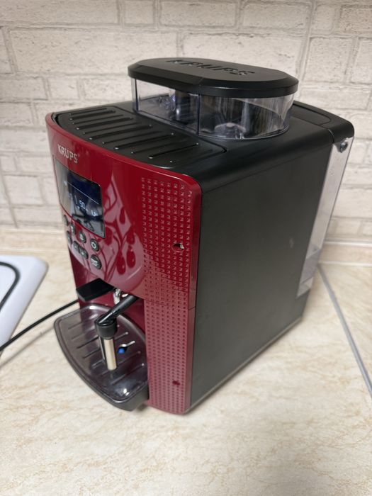 Кавомашина Krups Essential Roma Red EA815