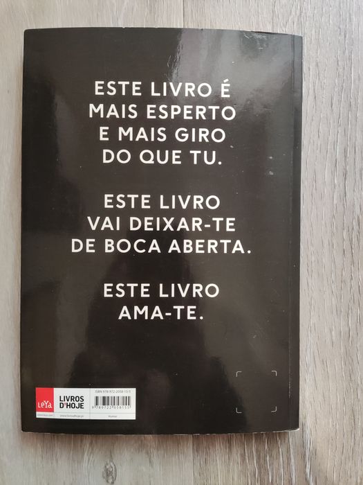 Livro "Este Livro Ama-te" de PewDiePie
