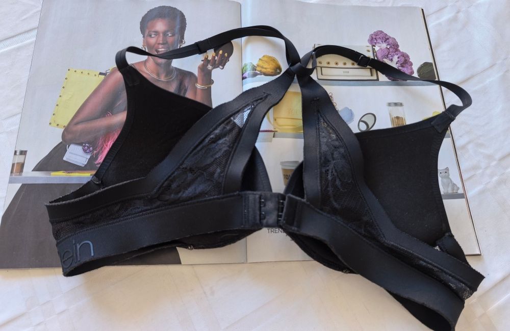 Viralowy piękny biustonosz damski marki Calvin Klein rozmiar 80A