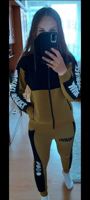 Komplet chłopięcych dresów SMYK Marvel 158cm