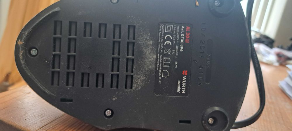 Carregador Wurth AL30-Li e 2 Baterias Li 10.8V / 2.0Ah