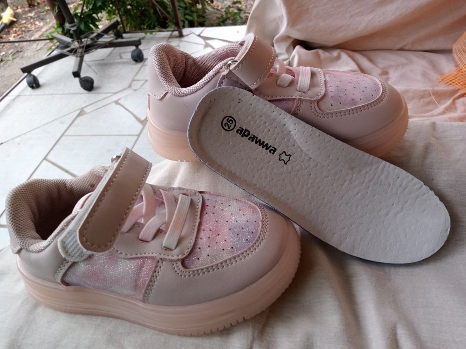 Кросовки для девочки.