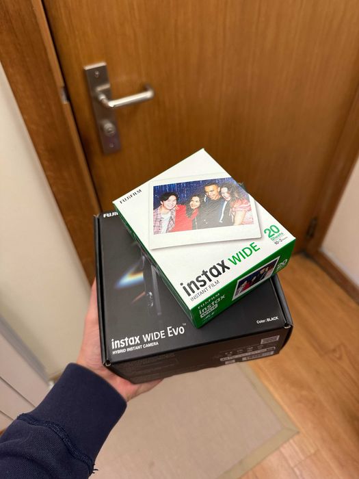 Fujifilm Instax Wide Evo Nova em Caixa + Cartucho Extra