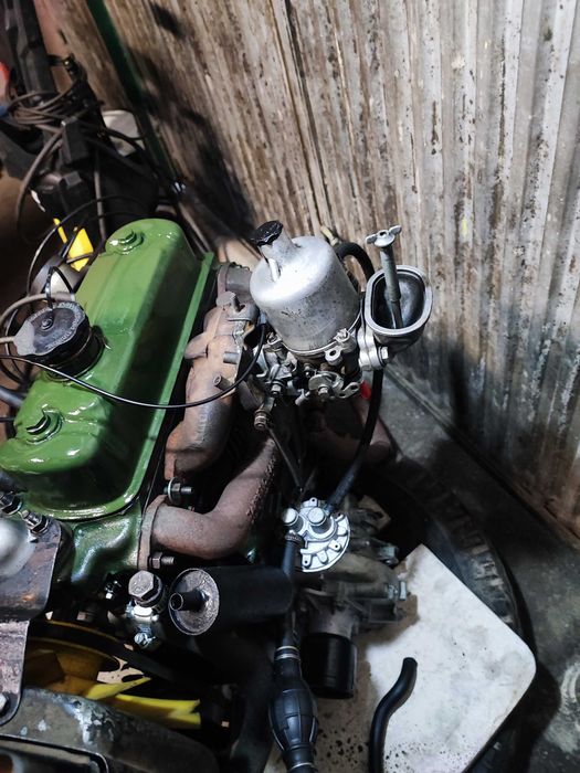 Motor Mini Cooper e acessórios a funcionar