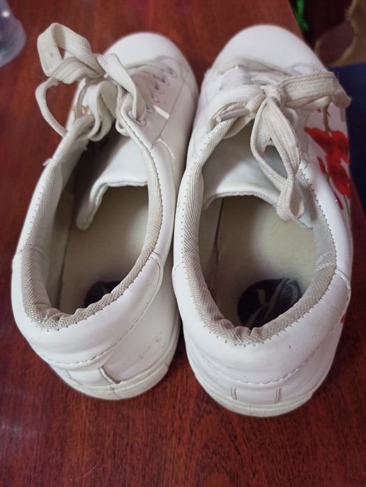 Кеди жіночі білі