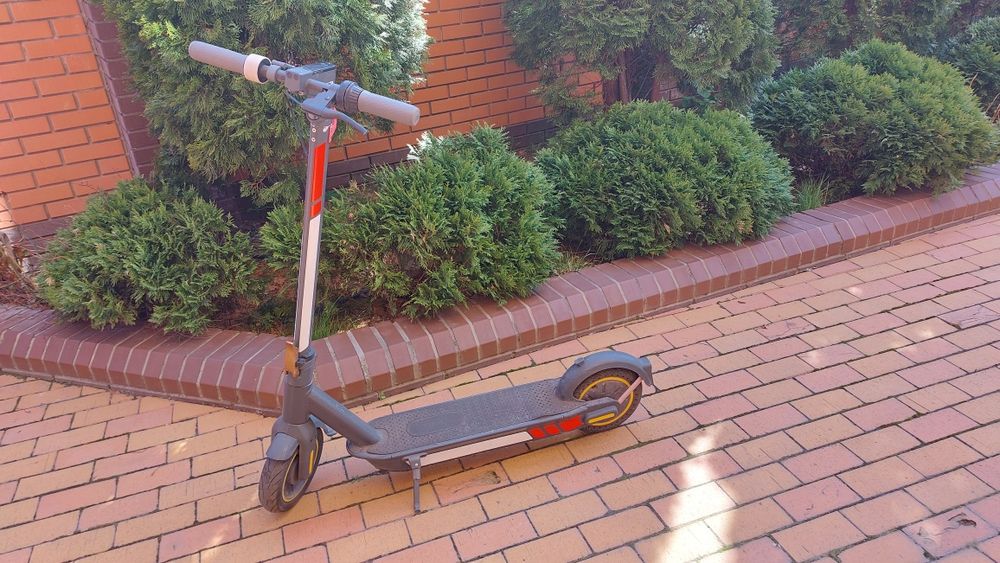 Продам електросамокат ninebot max g30