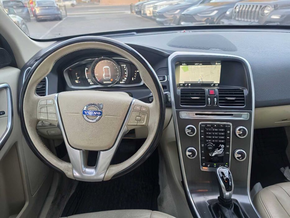 Volvo XC60      2016