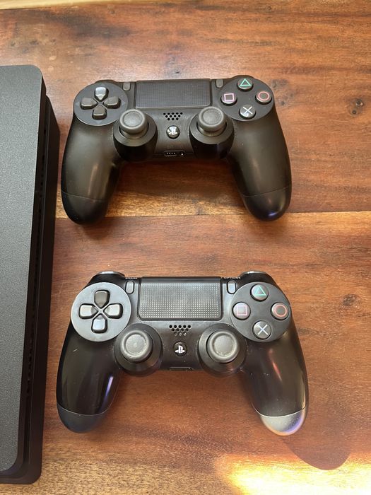 Ps4 + 2 comandos + 4 jogos