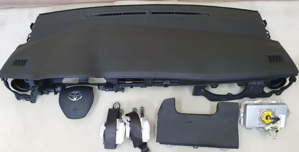 TOYOTA Auris 2 II  DESKA KONSOLA AIRBAG PASY PODUSZKI