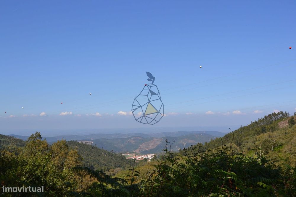 Terreno rústico com ruina em Alferce