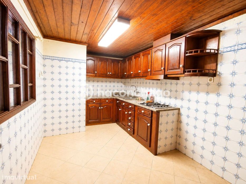 Moradia Rústica com 550 m² de terreno em Vila Cova, Barcelos