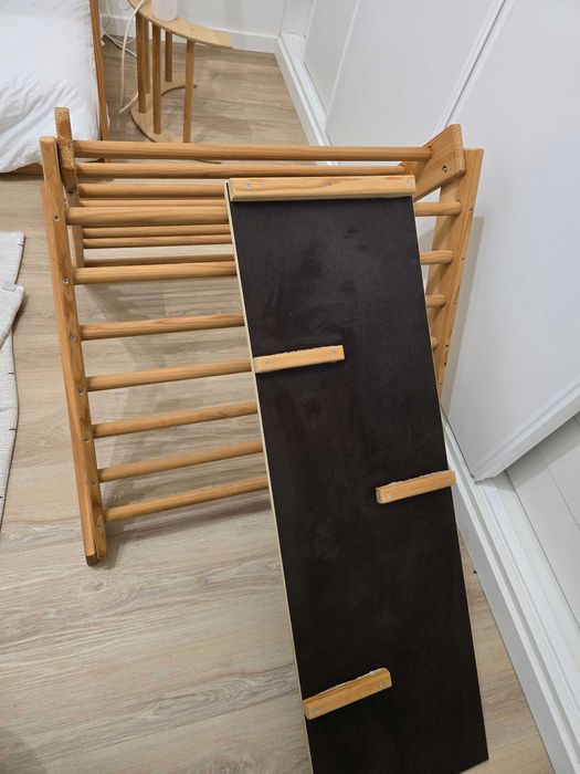 Triângulo de pikler e rampa/escalada