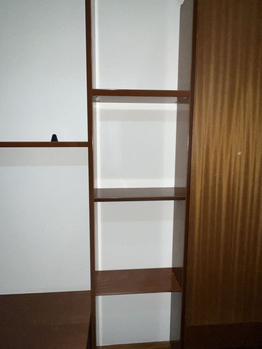 Mobilia de quarto em madeira