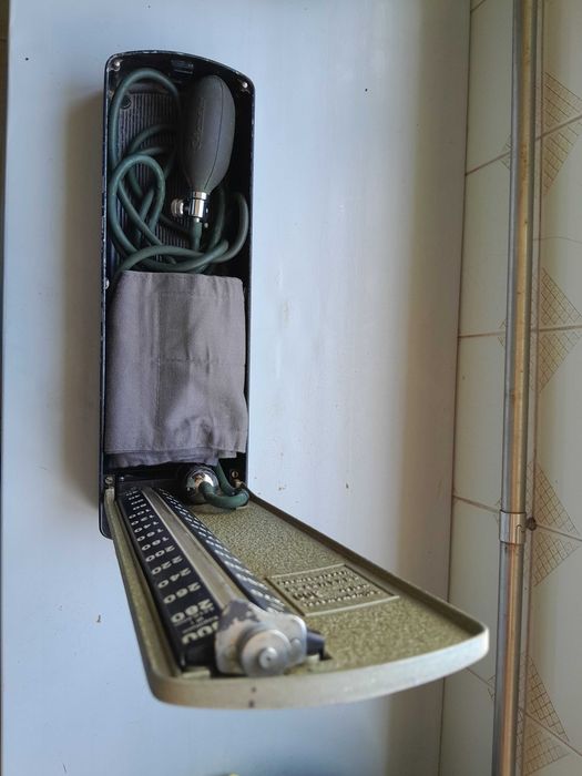 Medidor antigo de tensão arterial