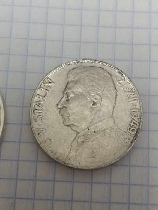 Серебряные монеты.  Канадский доллар,  100 крон Чехословакия.