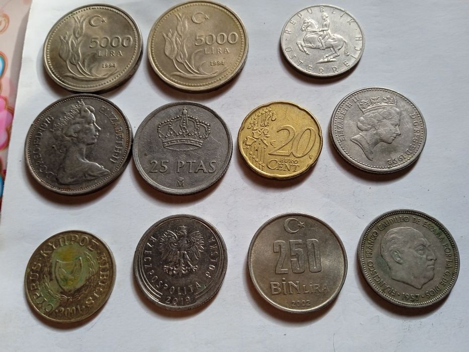 Продам монеты заграничные