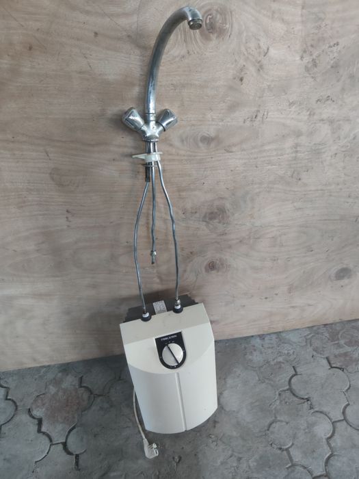 Водонагреватель  с сместителем