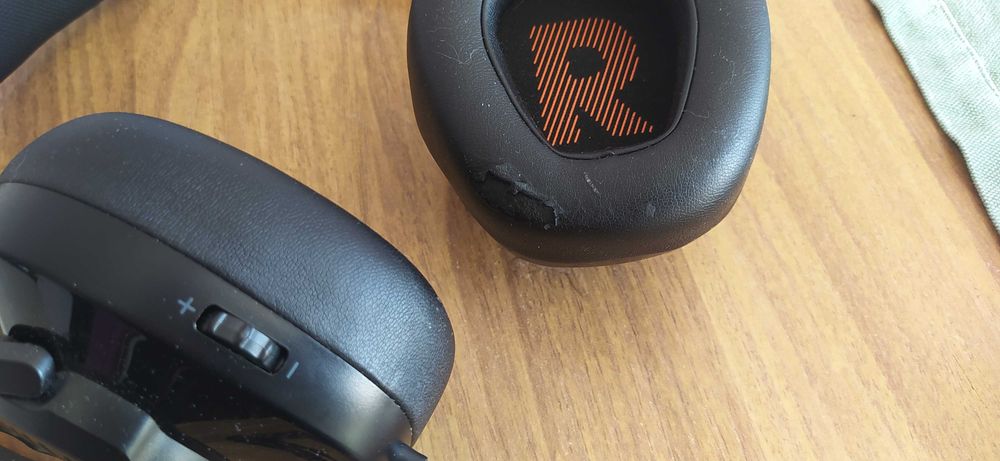 Навушники наушники игровые JBL Quantum 200 Black играет одно ухо