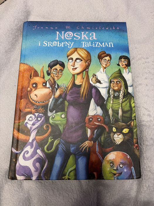 Neska i srebrny talizman