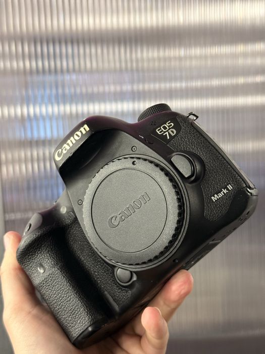 【新品級】CANON EOS 7D Mark II ボディ#9518 Canon デジタル一眼レフカメラ EOS 7D Mark II