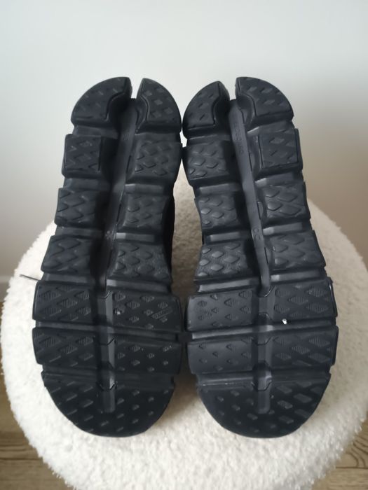 Оригінальні кросівки on cloud