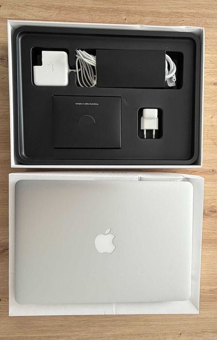 Laptop MacBook Air 13” 2017 128GB 8GB RAM + myszka Magic Mouse 2