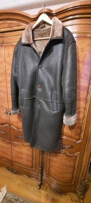 Натуральна чоловіча зимова довга дублянка.