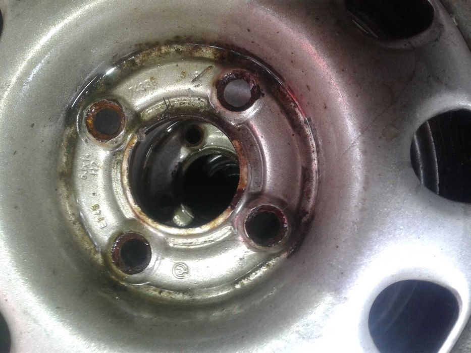 4 Flegi Stalowe VW 14 cali 4x100 ET45 Vento Golf 2 3 Passat B3 B4 Serc