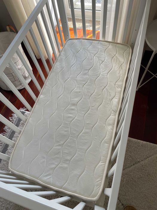 Berço em madeira maciça branco