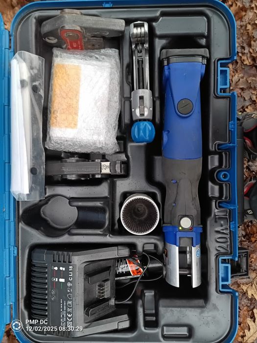 Акумуляторний прес Geberit ACO 202 (2)