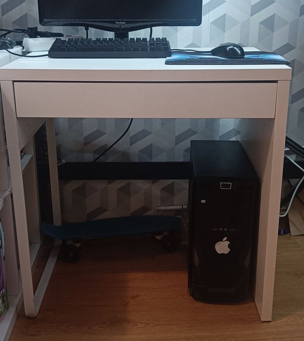 Стіл Ikea micke парта