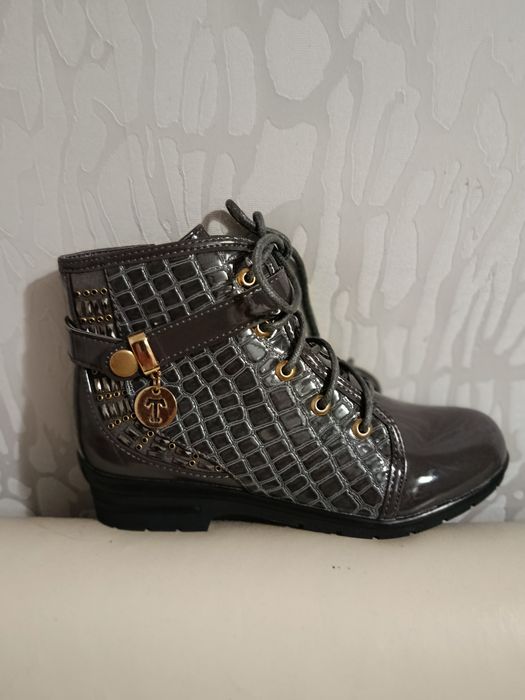 Осінні черевики для дівчинки