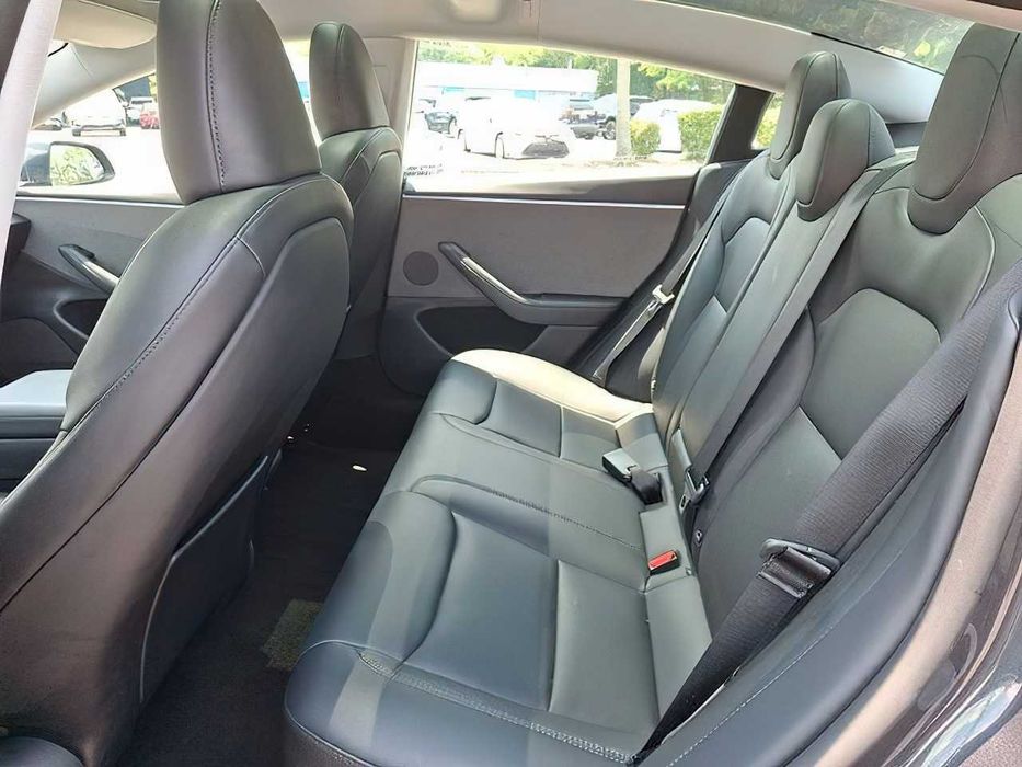 Tesla Model 3 Long Range      2025