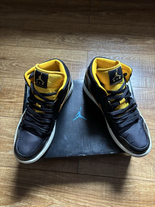 Кросовки Nike Air Jordan 1 mid