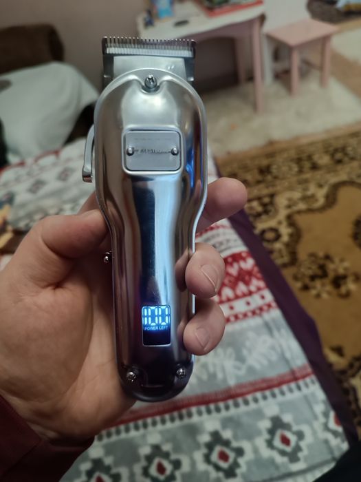 професійна машинка для стрижки волосся бренду Bestbomg. Це бездротова