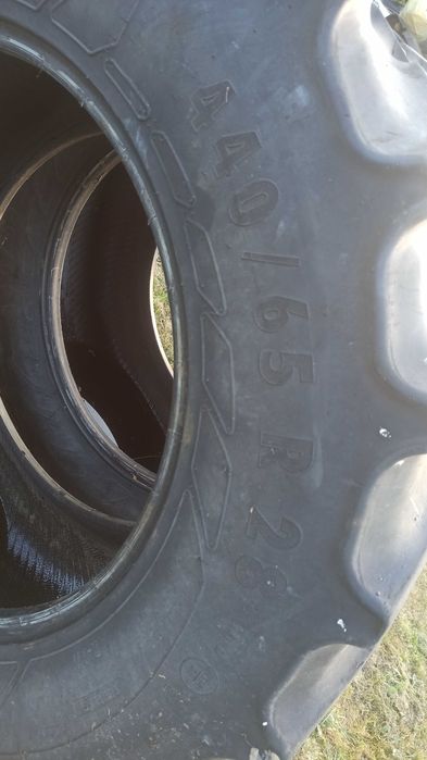 Opony 440/65R28.