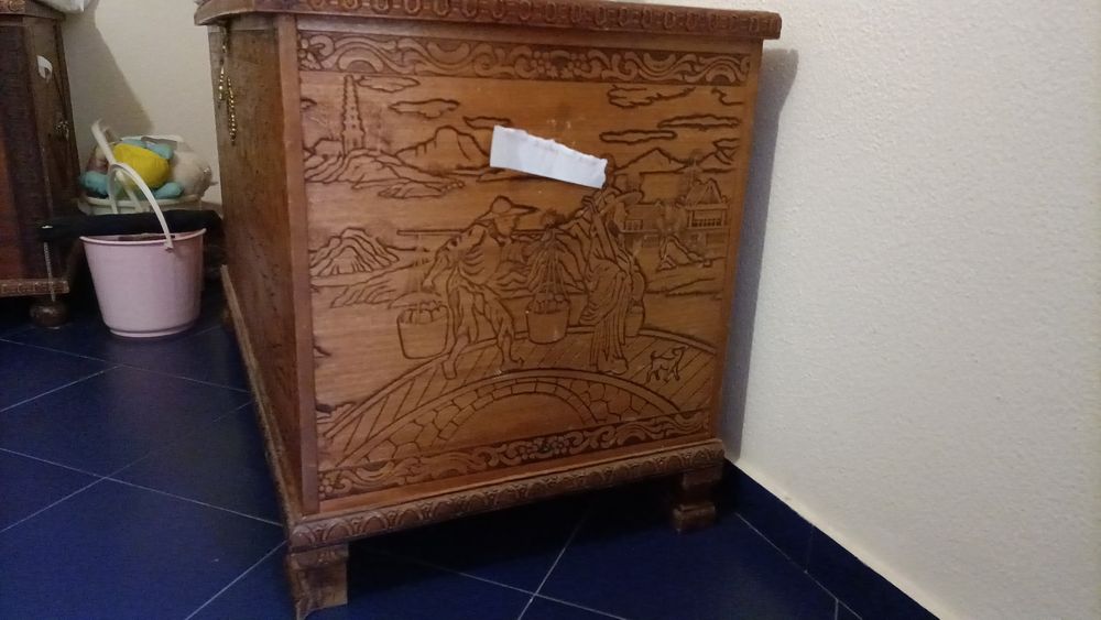 Arca de madeira nova