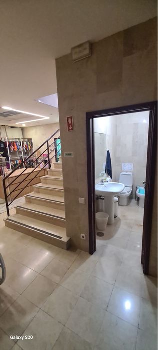 Loja c/ 451m2 em Gaia, Avenida Vasco da Gama, N222, Vilar Andorinho