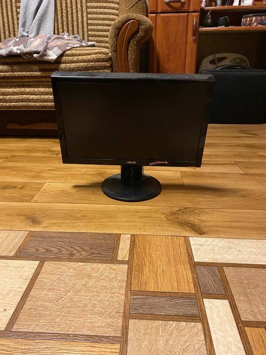 Продам маниторы 700