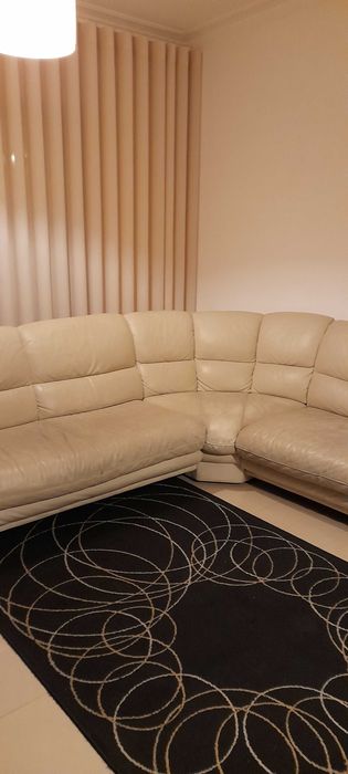 Sofá em pele para 6 pessoas