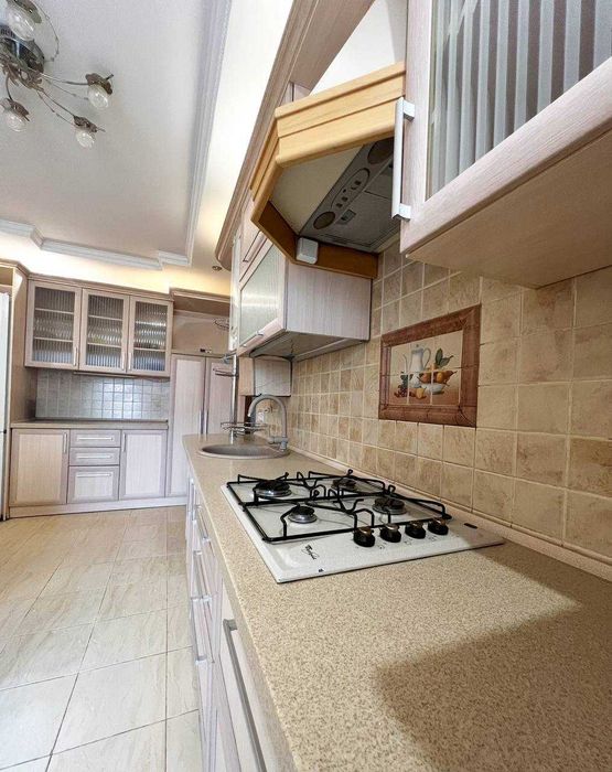 Продам трикімнатну квартиру з індивідуальним опаленням на Пивзаводі