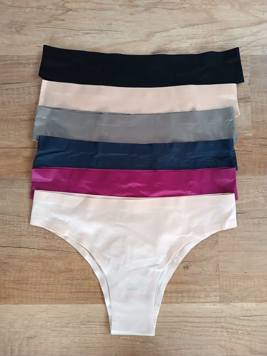 Набір безшовних трусиків.