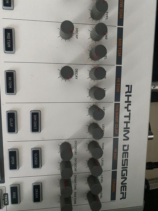 Drumbox Behringer RD-9