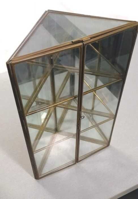 Vitrine Triangular