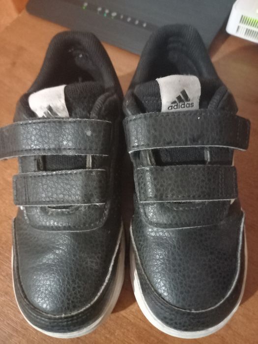 Кросівки адідас для хлопчика 27 р.