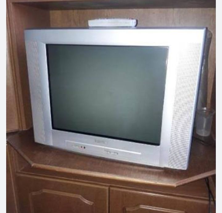 Телевизор диаг 73см100Гц