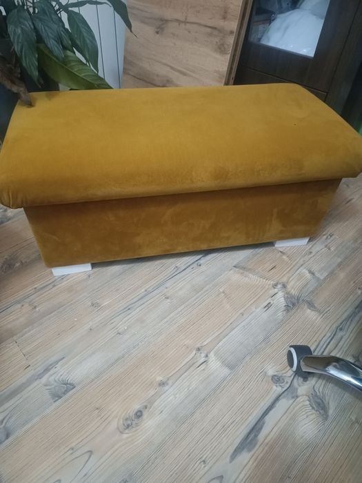 Fotel uszak z podnóżnikiem kolor musztardowy