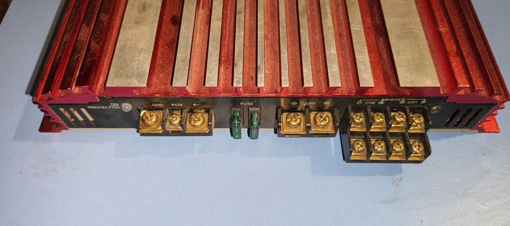 Автомобільний 5 канальний підсилювач звуку  1600w