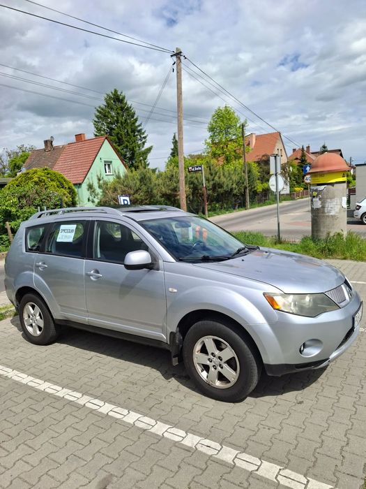 Mitsubishi Outlander Samochód w dobrym stanie, nie wymaga wkładu finansowego.